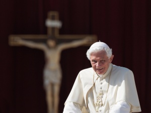 Benedykt XVI: Małżeństwa homoseksualne i aborcja to znaki Antychrysta