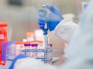 MZ: 244 nowe zakażenia koronawirusem, zmarło 5 kolejnych osób