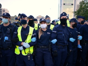 Protest przedsiębiorców. Butelki. Petardy. Rannych dwóch policjantów