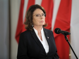 "Za zamkniętymi drzwiami, w twierdzy PiS..." Kidawa-Błońska buduje nastrój grozy