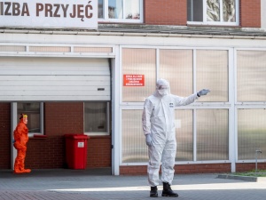 Ekspert alarmuje: "To sytuacja jak po wybuchu bomby radioaktywnej. Pył wciąż się unosi"