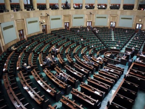 [najnowszy sondaż] IBRIS: Potężna przewaga PiS, Konfederacja wyprzedza Lewicę