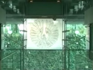 "Prosimy o usunięcie z kompleksu budynków Sądu Najwyższego zielonych imitacji godła"