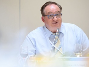 Kanclerz Austrii publikuje grafikę: PL najlepiej sobie poradzi z kryzysem. Saryusz-Wolski: "To irytujące"
