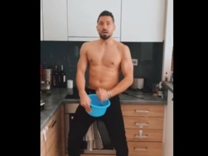 [video] Nakręcili klip o przemocy domowej… świetnie się przy tym bawiąc. Kontrowersyjna akcja celebrytów