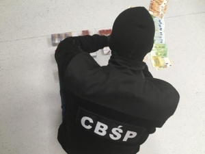 CBŚP i SG pomogły w likwidacji olbrzymiej nielegalnej fabryki papierosów
