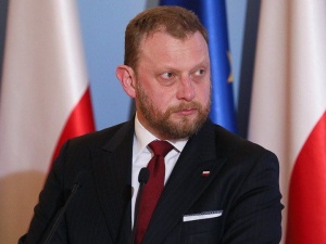 Min. Szumowski zawiadomił prokuraturę "w sprawie maseczek, które nie spełniają norm"