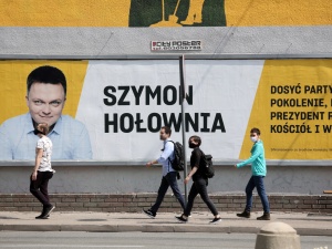 Sztab Szymona Hołowni płacił za zasięgi w internecie. Podano kwoty