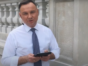 "Niektórzy dali się nabrać na tanią prowokację prof. Hartmana". Prezydent ujawnia, o kim rapuje