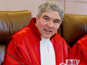 Niemiecki polityk, który krytykował upolitycznienie polskiego sądownictwa został szefem niemieckiego TK