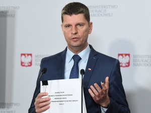 Kiedy egzaminy, co z rekrutacjami do szkół? Minister Piontkowski odpowiada