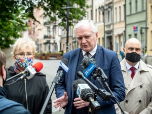 "NIGDY nie podejmował żadnych działań z przyznawaniem grantów". Gowin staje w obronie Szumowskiego