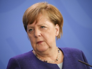 Kuźmiuk: Angela Merkel i Emmanuel Macron jednak ostentacyjnie wyszli przed szereg