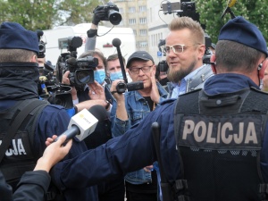 Paweł Tanajno zatrzymany. "Nie będzie przyzwolenia na atakowanie policjantów"