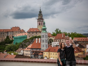Czechy: Trwa luzowanie obostrzeń. Od jutra zniesienie obowiązku noszenia maseczek poza pomieszczeniami