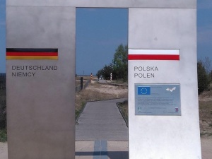 Prof. Szeremietiew: Wystarczy dostrzec, czyja jest władza w UE i zrozumiemy, co nam wolno, a czego nie