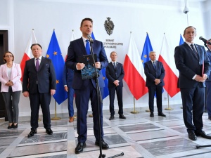 "Jest wybitną osobistością. Na 77 obietnic nie dotrzymał 72". Patryk Jaki punktuje prezydenta Warszawy