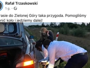 Trzaskowski w poprzedniej kampanii naprawiał drzwi, dziś… chwali się wymianą koła. Internauci bezlitośni
