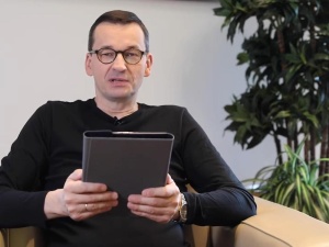 [video] Dzień Dziecka. Premier i ministrowie czytają bajki i wierszyki: "Stoi na stacji lokomotywa..."