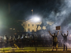 USA: Pomnik Kościuszki pod Białym Domem zdewastowany, Trump sprowadzony do podziemnego schronu