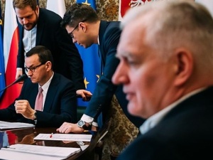 "Pogońmy razem pisowskich frajerów". Gowina zapytano, czy podoba mu się twórczość syna