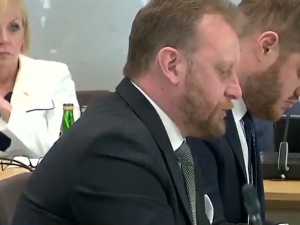 [video] Szumowski jak dzieciom:Maseczki miały certyfikaty. To że nie spełniały norm okazało się dzięki MZ