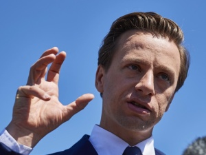 Krzysztof Bosak apeluje o wpisanie antify na listę organizacji terrorystycznych