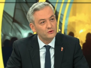 "Wilk przywdziewa owczą skórę". Biedroń wbija szpilkę Trzaskowskiemu