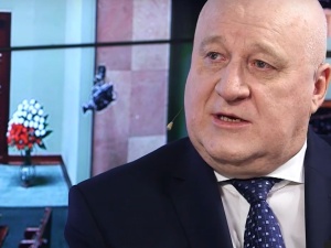 "Jeśli podpisy były zbierane wcześniej..." PKW podjęła decyzję ws. wzorów kart
