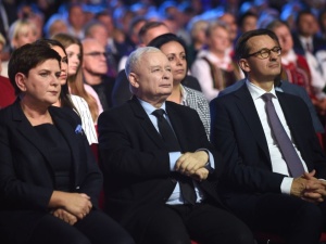 [SONDAŻ] Prawie połowa Polaków chce oddać głos na PiS. W Sejmie znalazłoby się pięć partii