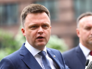 [WIDEO] Hołownia ucieka od pytań: "Dlaczego pan mnie teraz odpytuje, jakbyśmy byli w szkole?"