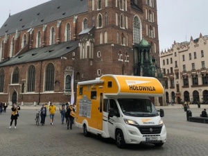 "Belweder na kółkach" złamał przepisy? Gruba wpadka sztabu Szymona Hołowni