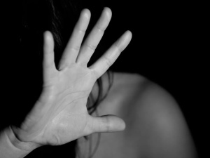 Łódź: Zapadł wyrok ws. zwyrodnialców którzy przez 8 dni więzili i gwałcili 26-latkę. Dziewczyna zmarła