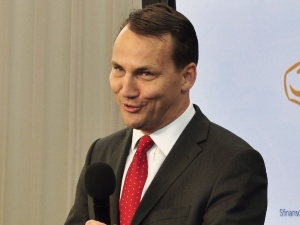 "Dziś kolejna miesięcznica nieodzyskania wraku". Szokujący wpis Sikorskiego