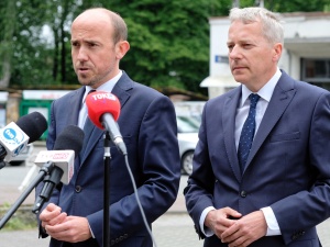"Zamiast rozmawiać o problemach Polaków, mówią ciągle o seksie". Budka uderza w Dudę i "Kartę Rodziny"