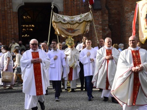 [Nasza fotorelacja] Boże Ciało w Parafii Świętego Wojciecha. To tu miały miejsce tragiczne wydarzenia
