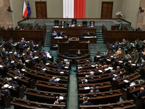 [SONDAŻ]. Rośnie poparcie dla KO. "PiS balansuje na granicy samodzielnej większości"