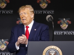 Trump zbojkotuje mecze, jeśli zawodnicy będą klękać podczas hymnu