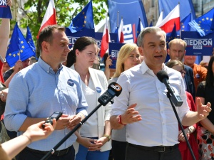 "Dziś jest moment próby". Biedroń zaapelował do wszystkich polityków