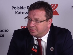 "Powinien zwrócić uwagę, jak są traktowani chrześcijanie". M. Wójcik odpowiada b. premierowi Belgii