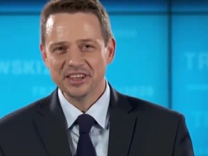 "Artykuły używane z Niemiec" a powyżej plakat Trzaskowskiego. To zdjęcie robi furorę. Michałki kampanii