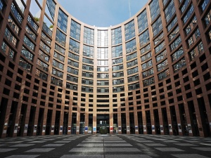 Komisje PE zajmą się brakiem przeprosin niemieckiej stacji ZDF za "polskie obozy zagłady"