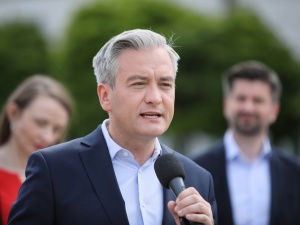 [video] Biedroń przedwczoraj: "To ja proponuję prezydentowi Dudzie spotkanie". Dziś...