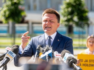Ks. Chyła do Hołowni: Wobec problemów ludzi, Pana rozwiązania niczego nie załatwiają; zohydza Pan Kościół