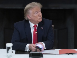 Facebook usunął reklamy wyborcze Trumpa. Nie zgadniecie pod jakim pretekstem