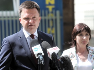 "SE": Platforma kusi Szymona Hołownię, a ten "wciąż się waha"