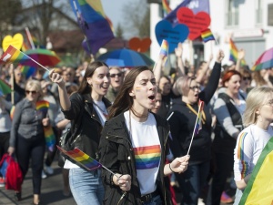 Ambasada USA w Warszawie: "Dziś jesteśmy myślami ze środowiskiem LGBTI+"