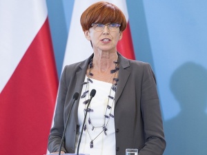 "Ja bym takiemu człowiekowi nie uwierzyła". Rafalska o Trzaskowskim ws. wieku emerytalnego