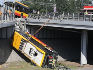 Wypadek autobusu w Warszawie: Prokuratura postawiła zarzuty kierowcy