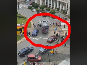 Lewacka przemoc dotarła już do Warszawy? "Obywatelskie zatrzymanie" furgonetki "Stop pedofilii"